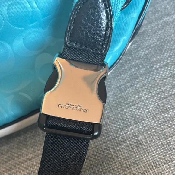 Coach Court Belt bag pink blue white nylon leather amazing condition! - Picture 3 of 13